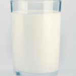 Czy można pić mleko na noc?